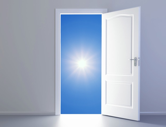 Sun Open Door Sunlight Light  - Tumisu / Pixabay